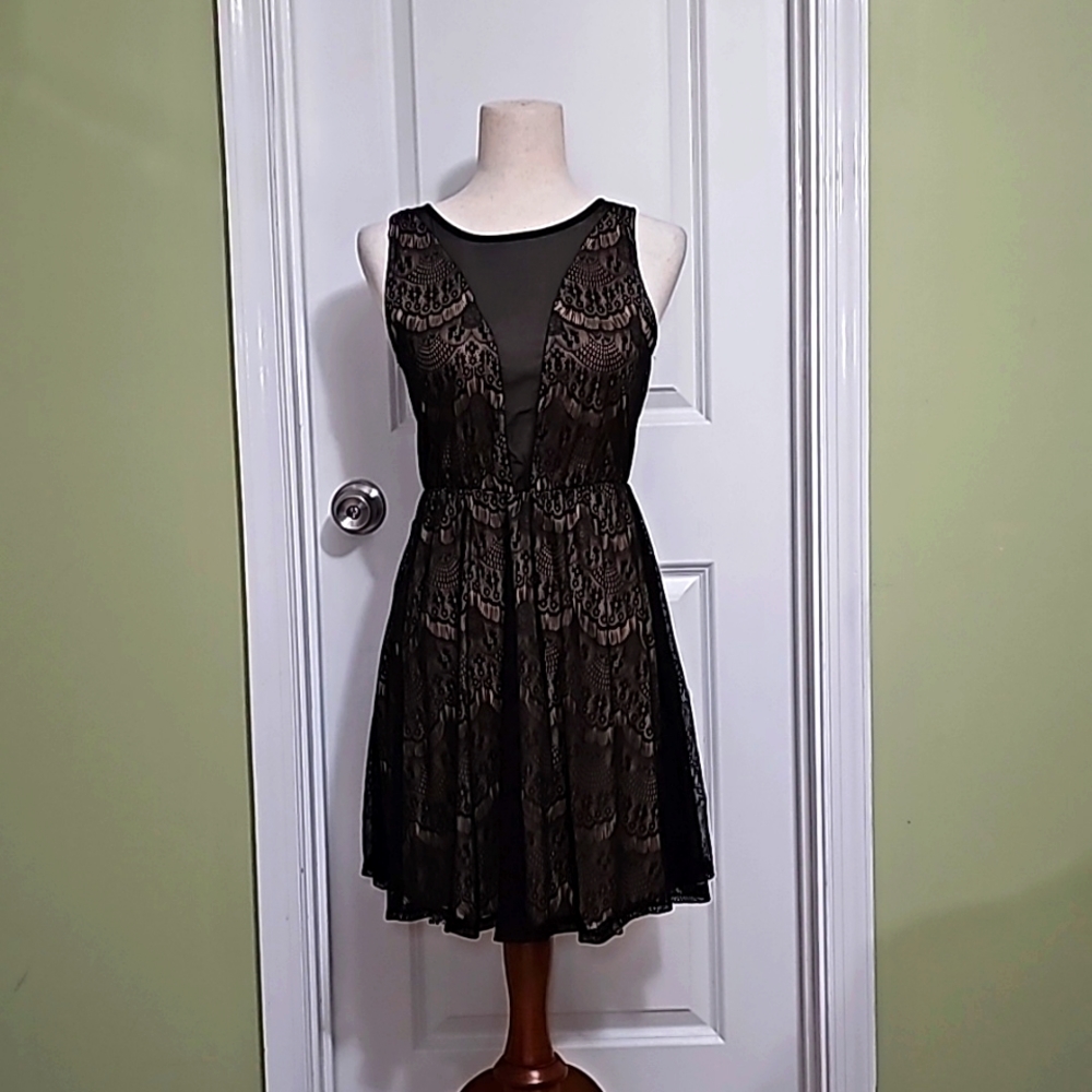 Francesca's Black Lace Over Nude Lined Sheer Zip Back Flowy Skirt Event  Size S